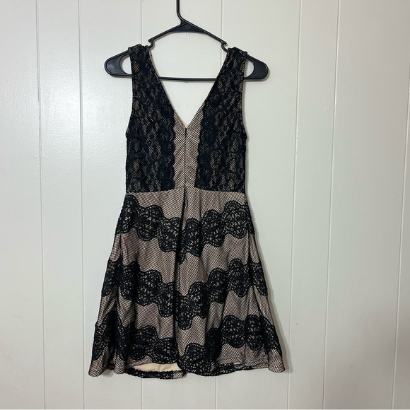 Francesca’s miami Lace Dress Size M - Picture 5 of 8